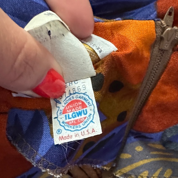 VINTAGE FLORAL STATEMENT DRESS - Picture 6 of 7